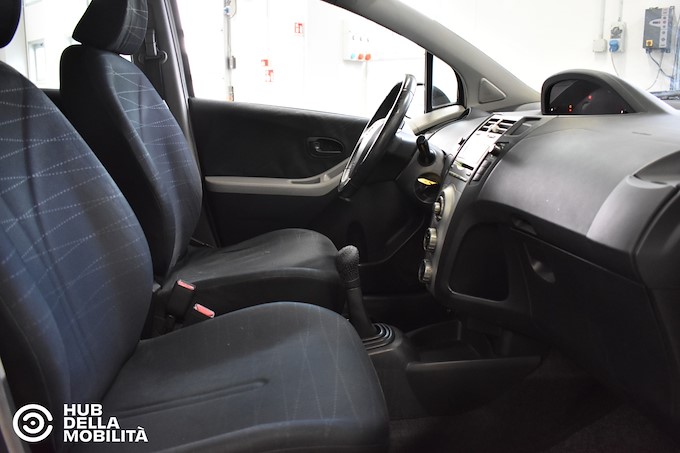 TOYOTA Yaris 1.0 5 porte Sol